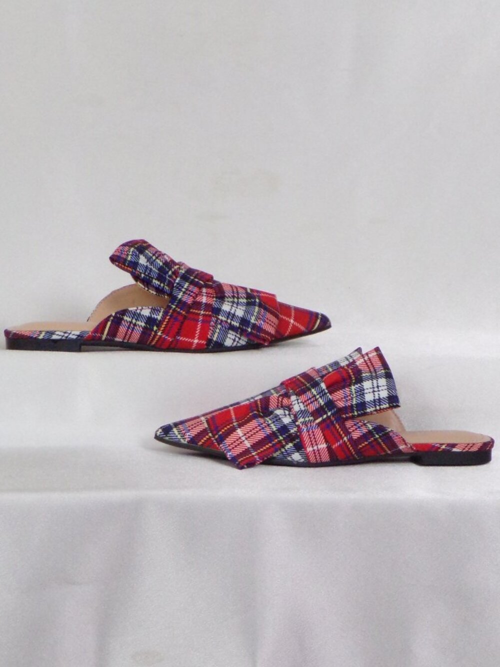 MINT JULEP BOUTIQUE size 6 DAZE-MI multicolor plaid point-toe flat-heel mules